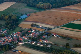Vue aérienne de Cimetière à Salmbach dans le département Bas Rhin, France