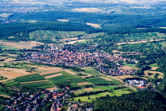 Vue aérienne de Du sud à le quartier Dietlingen in Keltern dans le département Bade-Wurtemberg, Allemagne