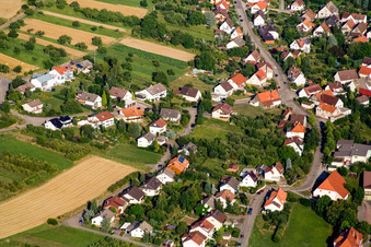 Vue aérienne de Weinbergstr à le quartier Gräfenhausen in Birkenfeld dans le département Bade-Wurtemberg, Allemagne
