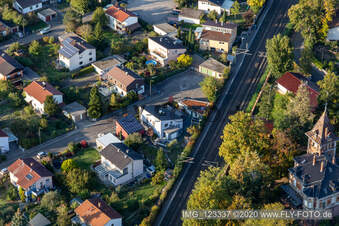 Rue Germersheimer, rue Kandeler à Jockgrim dans le département Rhénanie-Palatinat, Allemagne depuis l'avion