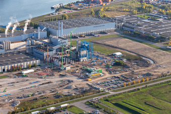 Vue aérienne de Construction de la nouvelle centrale électrique à gaz et hydrogène de l'usine de papier Palm GmbH & Co. KG dans la zone industrielle de Wörth-Oberwald à Wörth am Rhein dans le département Rhénanie-Palatinat, Allemagne