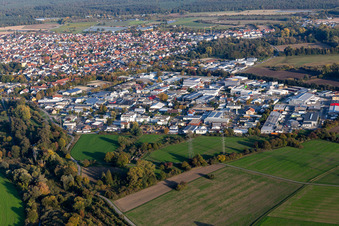 Vue aérienne de Zone industrielle Benzstraße, Industriestraße, Siemensstraße, Kruppstraße Junkersring, Dieselstraße à le quartier Eggenstein in Eggenstein-Leopoldshafen dans le département Bade-Wurtemberg, Allemagne