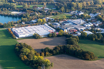 Vue aérienne de Usine de Coca-Cola Karlsruhe à le quartier Neureut in Karlsruhe dans le département Bade-Wurtemberg, Allemagne