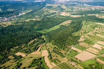 Vue aérienne de Réserve naturelle de Kettelbachtal à le quartier Obernhausen in Birkenfeld dans le département Bade-Wurtemberg, Allemagne