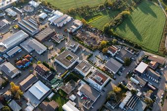 Centre informatique de l'Église de la Fondation du sud-ouest de l'Allemagne à le quartier Eggenstein in Eggenstein-Leopoldshafen dans le département Bade-Wurtemberg, Allemagne depuis l'avion