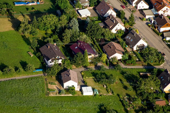 Vue aérienne de Erlachstr à le quartier Obernhausen in Birkenfeld dans le département Bade-Wurtemberg, Allemagne