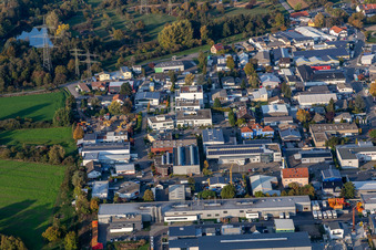 Vue aérienne de Zone industrielle Benzstraße, Industriestraße, Boschstraße, Siemensstraße, Junkersring, Dieselstraße à le quartier Eggenstein in Eggenstein-Leopoldshafen dans le département Bade-Wurtemberg, Allemagne