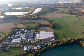 Vue aérienne de Locaux de l'usine Coca-Cola European Partners Deutschland GmbH à Neureut à le quartier Neureut in Karlsruhe dans le département Bade-Wurtemberg, Allemagne