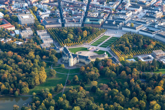 Vue aérienne de Château de Karlsruhe à le quartier Innenstadt-West in Karlsruhe dans le département Bade-Wurtemberg, Allemagne