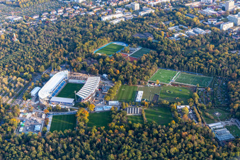 Vue aérienne de Chantier de construction du nouveau Wildparkstadion du KSC à le quartier Innenstadt-Ost in Karlsruhe dans le département Bade-Wurtemberg, Allemagne