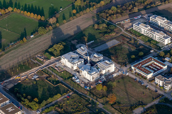 Vue aérienne de Chantier de construction du nouveau bâtiment de recherche et du complexe de bureaux du LTC - Linder Technology Campus avec Werum GmbH, Systec&Services et Systec&Solutions dans la Wilhelm-Schickard-Straße dans le parc technologique Karlsruhe à le quartier Rintheim in Karlsruhe dans le département Bade-Wurtemberg, Allemagne
