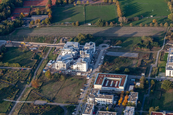 Vue oblique de LTC - Linder Technology Campus avec Weum GmbH, Systec&Services et Systec&Solutions dans la Wilhelm-Schickard-Straße dans le parc technologique Karlsruhe à le quartier Rintheim in Karlsruhe dans le département Bade-Wurtemberg, Allemagne