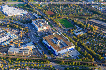 Vue aérienne de IKEA Karlsruhe et XXXLutz Mann Mobilia à le quartier Oststadt in Karlsruhe dans le département Bade-Wurtemberg, Allemagne
