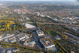 Vue aérienne de Magasins de meubles IKEA et Mann Mobilia ainsi que Durlachcenter avec Real et Saturn entre Gerwigstraße et Durlacher Allee à le quartier Rintheim in Karlsruhe dans le département Bade-Wurtemberg, Allemagne