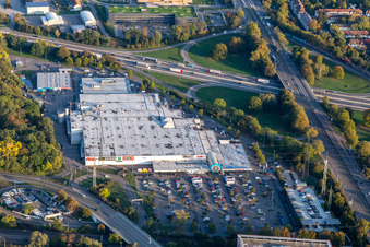 Vue aérienne de Durlachcenter avec Real et Saturn entre Weinweg et Durlacher Allee à le quartier Rintheim in Karlsruhe dans le département Bade-Wurtemberg, Allemagne