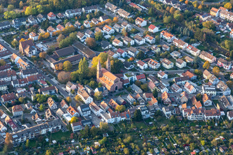 Vue aérienne de Saint Cyriaque à le quartier Beiertheim-Bulach in Karlsruhe dans le département Bade-Wurtemberg, Allemagne