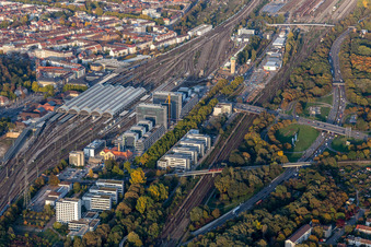 Chantier de construction du nouveau bâtiment de bureaux et commercial sur la Schwarzwaldstraße à le quartier Südweststadt in Karlsruhe dans le département Bade-Wurtemberg, Allemagne d'en haut