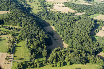 Réserve naturelle de Kettelbachtal à le quartier Obernhausen in Birkenfeld dans le département Bade-Wurtemberg, Allemagne d'en haut