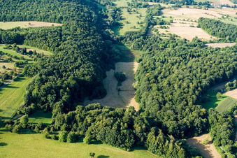 Vue aérienne de Réserve naturelle de Kettelbachtal à le quartier Obernhausen in Birkenfeld dans le département Bade-Wurtemberg, Allemagne