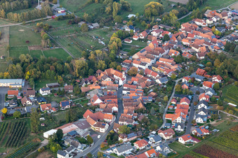 Oberhausen dans le département Rhénanie-Palatinat, Allemagne du point de vue du drone