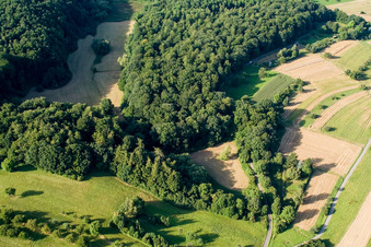 Réserve naturelle de Kettelbachtal à le quartier Obernhausen in Birkenfeld dans le département Bade-Wurtemberg, Allemagne hors des airs