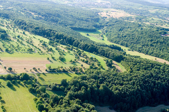 Réserve naturelle de Kettelbachtal à le quartier Obernhausen in Birkenfeld dans le département Bade-Wurtemberg, Allemagne depuis l'avion