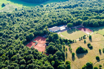 Vue aérienne de Ensemble d'installations sportives Tennisclub Dietlingen eV à le quartier Dietlingen in Keltern dans le département Bade-Wurtemberg, Allemagne