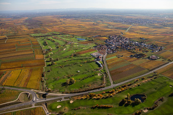 Superficie du terrain de golf Golfgarten Deutsche Weinstraße - Dackenheim - GOLF absolu à Dackenheim dans le département Rhénanie-Palatinat, Allemagne depuis l'avion