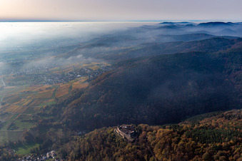 Château de Landeck à Klingenmünster dans le département Rhénanie-Palatinat, Allemagne d'en haut