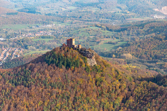 Vue aérienne de Ruines du château de Trifels à Annweiler am Trifels dans le département Rhénanie-Palatinat, Allemagne