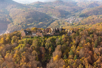 Vue oblique de Ruines du château de Madenburg à Eschbach dans le département Rhénanie-Palatinat, Allemagne