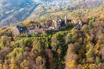 Ruines du château de Madenburg à Eschbach dans le département Rhénanie-Palatinat, Allemagne d'en haut