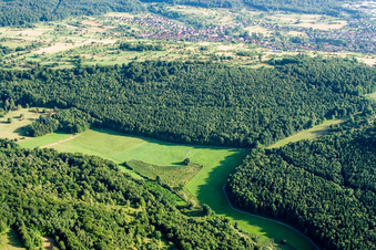 Vue oblique de Montagne de vinaigre à le quartier Obernhausen in Birkenfeld dans le département Bade-Wurtemberg, Allemagne