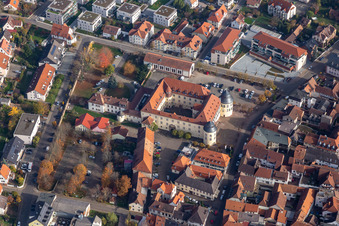 Vue aérienne de Château de Bergzaberner Hof à Bad Bergzabern dans le département Rhénanie-Palatinat, Allemagne