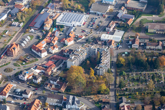 Vue aérienne de Marktstraße Friedhofstr à Bad Bergzabern dans le département Rhénanie-Palatinat, Allemagne