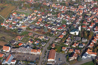 Vue aérienne de Kirchstr à le quartier Rechtenbach in Schweigen-Rechtenbach dans le département Rhénanie-Palatinat, Allemagne