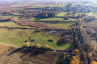 Vue d'oiseau de Billigheimer Bruch, Erlenbachtal entre Barbelroth, Hergersweiler et Winden à le quartier Mühlhofen in Billigheim-Ingenheim dans le département Rhénanie-Palatinat, Allemagne