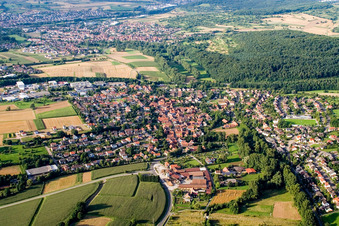 Vue aérienne de Du sud-ouest à le quartier Nöttingen in Remchingen dans le département Bade-Wurtemberg, Allemagne