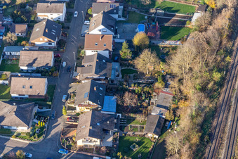 Dans la roseraie à Winden dans le département Rhénanie-Palatinat, Allemagne hors des airs