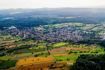 Vue aérienne de De l'est à le quartier Langensteinbach in Karlsbad dans le département Bade-Wurtemberg, Allemagne