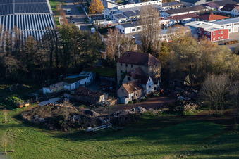 Vue aérienne de Ancien moulin Barthelsmühle à le quartier Minderslachen in Kandel dans le département Rhénanie-Palatinat, Allemagne