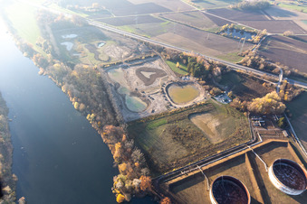 Vue aérienne de Renaturation et réhabilitation d'un ancien parc de stockage à Jockgrim dans le département Rhénanie-Palatinat, Allemagne