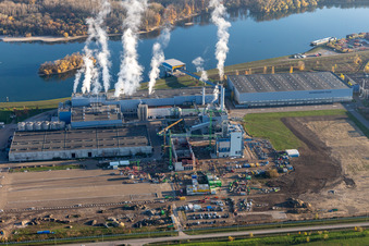 Photographie aérienne de Construction de la nouvelle centrale électrique à gaz et hydrogène de l'usine de papier Palm GmbH & Co. KG dans la zone industrielle de Wörth-Oberwald à Wörth am Rhein dans le département Rhénanie-Palatinat, Allemagne