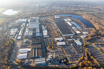 Vue aérienne de Usine de camions Daimler à Wörth à le quartier Maximiliansau in Wörth am Rhein dans le département Rhénanie-Palatinat, Allemagne