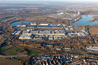 Vue aérienne de Usine automobile Daimler de Wörth à Wörth am Rhein dans le département Rhénanie-Palatinat, Allemagne