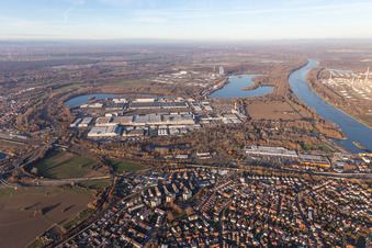 Vue aérienne de Usine de camions Daimler à Wörth à le quartier Maximiliansau in Wörth am Rhein dans le département Rhénanie-Palatinat, Allemagne