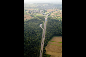 Photographie aérienne de Mutschelbach, parking autoroute A8 à le quartier Untermutschelbach in Karlsbad dans le département Bade-Wurtemberg, Allemagne