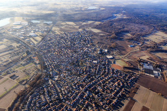 Vue aérienne de Vue de la ville depuis le nord à Hagenbach dans le département Rhénanie-Palatinat, Allemagne