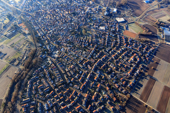 Vue aérienne de Vue de la ville depuis le nord à Hagenbach dans le département Rhénanie-Palatinat, Allemagne