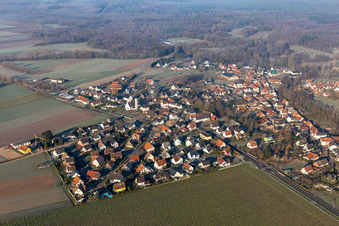 Scheibenhard dans le département Bas Rhin, France du point de vue du drone